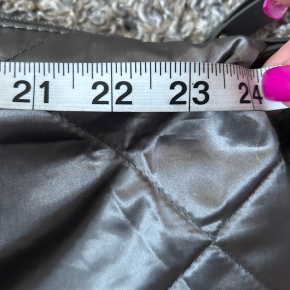 Extra Large Spacious Quilted Fabric Dark Silver Travel Bag w/shoulder strap - Picture 7 of 9